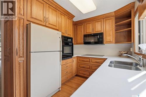 3 425 Pinehouse Drive, Saskatoon, SK - Indoor Photo Showing Kitchen With Double Sink