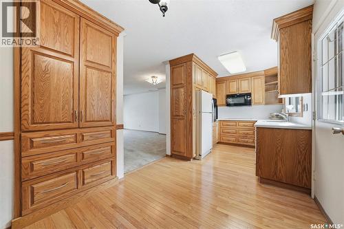3 425 Pinehouse Drive, Saskatoon, SK - Indoor Photo Showing Kitchen