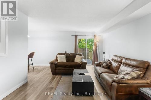305 - 5222 Portage Road, Niagara Falls (Cherrywood), ON - Indoor Photo Showing Living Room
