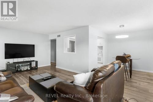 305 - 5222 Portage Road, Niagara Falls (Cherrywood), ON - Indoor Photo Showing Living Room