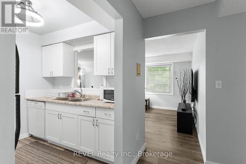 305 - 5222 Portage Road, Niagara Falls (Cherrywood), ON - Indoor