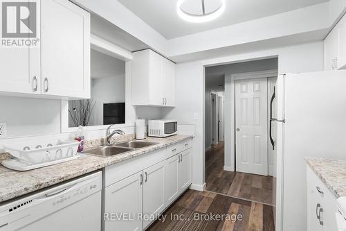 305 - 5222 Portage Road, Niagara Falls (Cherrywood), ON - Indoor Photo Showing Kitchen With Double Sink