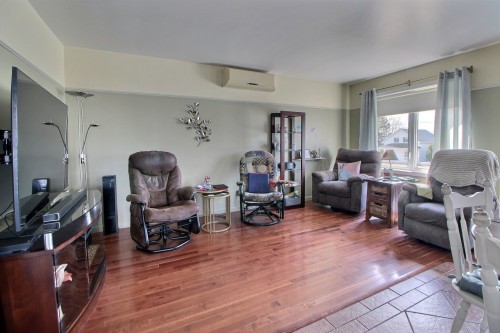 Salon - 781 Av. Létourneau, Amos, QC - Indoor Photo Showing Living Room