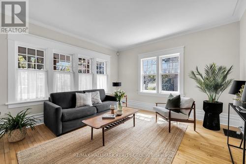 474 Brierwood Avenue, Ottawa, ON - Indoor Photo Showing Living Room