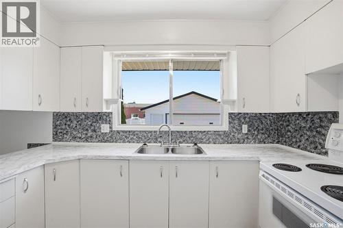 218 Anderson Crescent, Saskatoon, SK - Indoor Photo Showing Kitchen With Double Sink
