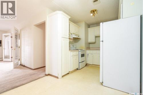 504 20 Kleisinger Crescent, Regina, SK - Indoor Photo Showing Kitchen