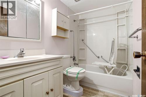 9 26 Shaw Street, Regina, SK - Indoor Photo Showing Bathroom