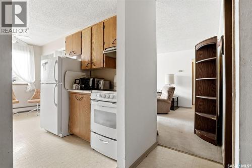 9 26 Shaw Street, Regina, SK - Indoor Photo Showing Kitchen