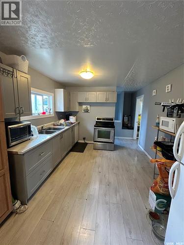 922 Garnet Street, Regina, SK - Indoor Photo Showing Kitchen With Double Sink