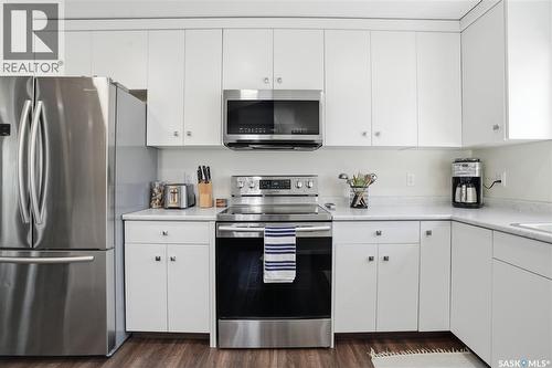 28 Oliver Crescent, Saskatoon, SK - Indoor Photo Showing Kitchen