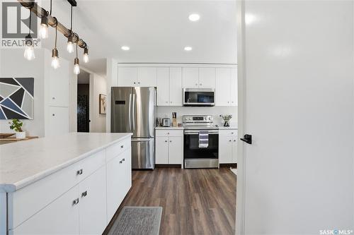 28 Oliver Crescent, Saskatoon, SK - Indoor Photo Showing Kitchen