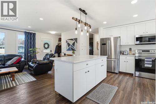 28 Oliver Crescent, Saskatoon, SK - Indoor Photo Showing Kitchen