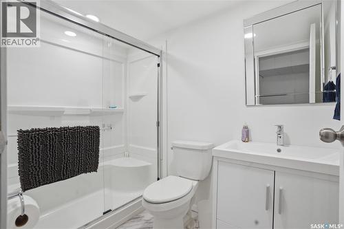 28 Oliver Crescent, Saskatoon, SK - Indoor Photo Showing Bathroom