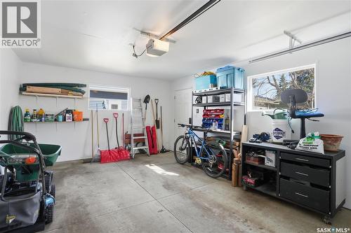 28 Oliver Crescent, Saskatoon, SK - Indoor Photo Showing Garage
