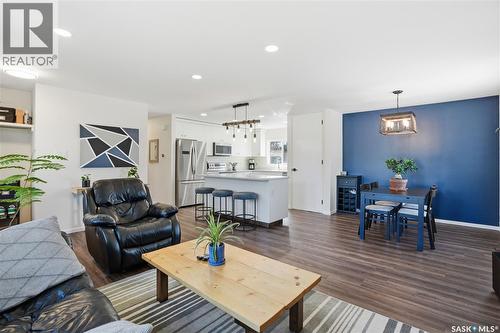 28 Oliver Crescent, Saskatoon, SK - Indoor Photo Showing Living Room