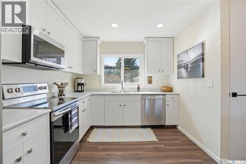 28 Oliver Crescent, Saskatoon, SK - Indoor Photo Showing Kitchen