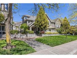 3 222 E 5TH STREET  North Vancouver, BC V7L 1L7