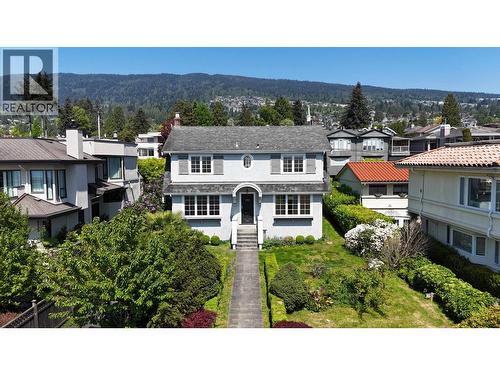 2361 Bellevue Avenue, West Vancouver, BC - Outdoor With Facade