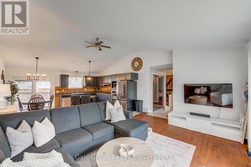 222 Caverly Road S, Aylmer, ON - Indoor Photo Showing Living Room
