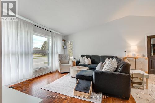 222 Caverly Road S, Aylmer, ON - Indoor Photo Showing Living Room