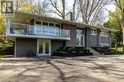 123 HILLCREST Avenue Hamilton, ON L9H 4X7