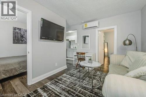 83 Gibson Avenue Unit# 1, Hamilton, ON - Indoor Photo Showing Living Room