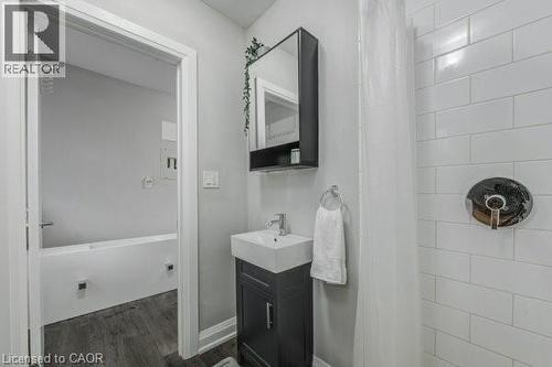 83 Gibson Avenue Unit# 1, Hamilton, ON - Indoor Photo Showing Bathroom