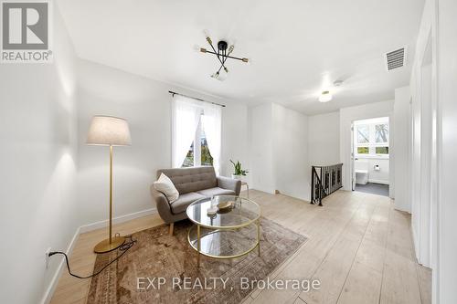 200 Madison Avenue S, Kitchener, ON - Indoor Photo Showing Living Room