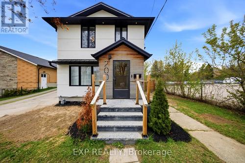 200 Madison Avenue S, Kitchener, ON - Outdoor