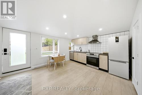 200 Madison Avenue S, Kitchener, ON - Indoor Photo Showing Kitchen