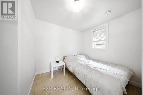 200 Madison Avenue S, Kitchener, ON - Indoor Photo Showing Bedroom