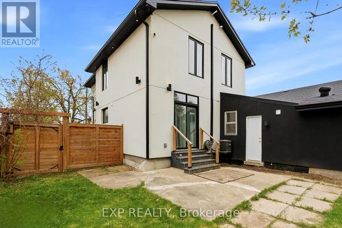 200 Madison Avenue S, Kitchener, ON - Outdoor