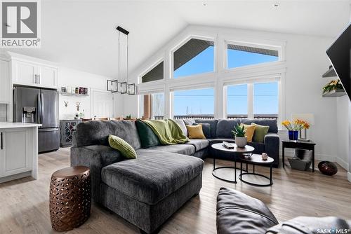 221 Alfred Crescent, Saskatchewan Beach, SK - Indoor Photo Showing Living Room