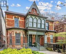 37 HENRY STREET Toronto, ON M5T 1W9