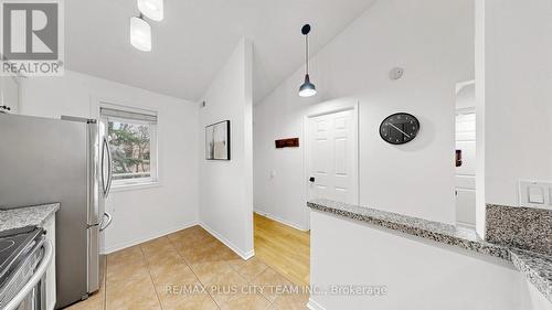 111 - 55 Bristol Road E, Mississauga, ON - Indoor Photo Showing Kitchen