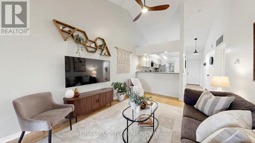 111 - 55 Bristol Road E, Mississauga, ON - Indoor Photo Showing Living Room