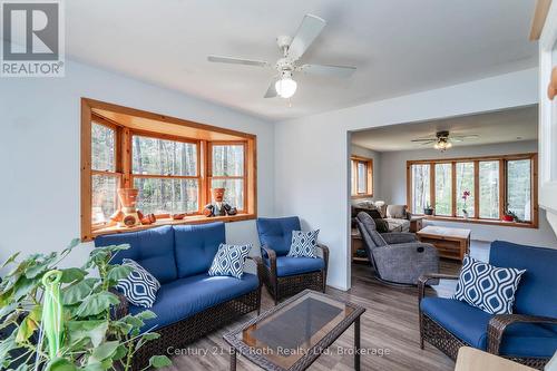3 Celestine Court, Tiny, ON - Indoor Photo Showing Living Room