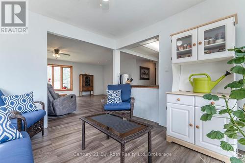 3 Celestine Court, Tiny, ON - Indoor Photo Showing Living Room