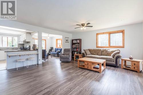 3 Celestine Court, Tiny, ON - Indoor Photo Showing Living Room