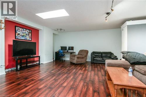 660 King Street E, Cambridge, ON - Indoor Photo Showing Living Room