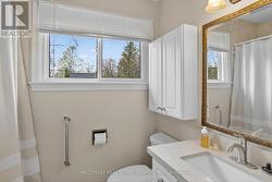 Main floor 4 pc bathroom - 