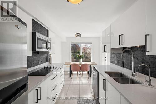5 Kimberwick Crescent, Ottawa, ON - Indoor Photo Showing Kitchen With Double Sink With Upgraded Kitchen