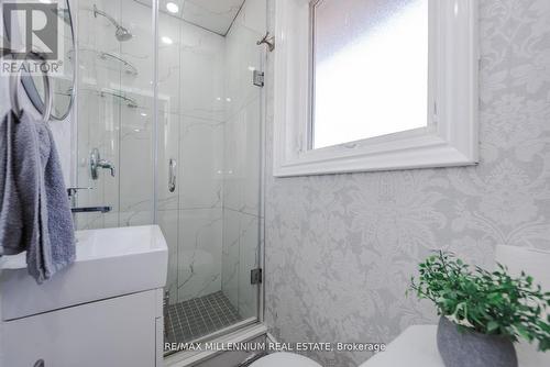 13 Cumberland Drive, Brampton, ON - Indoor Photo Showing Bathroom
