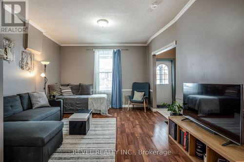 51 Tisdale Street N, Hamilton, ON - Indoor Photo Showing Living Room