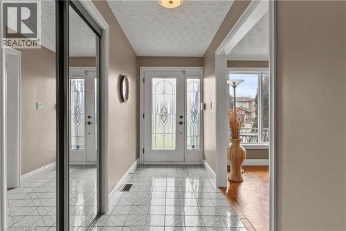 14 Indian Crescent, Hamilton, ON - Indoor Photo Showing Other Room