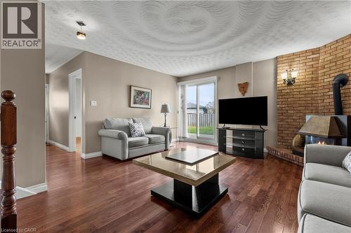 14 Indian Crescent, Hamilton, ON - Indoor Photo Showing Living Room