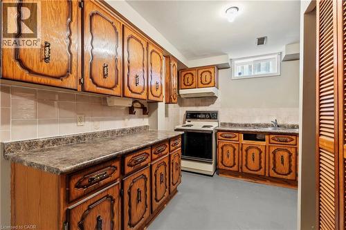 14 Indian Crescent, Hamilton, ON - Indoor Photo Showing Kitchen