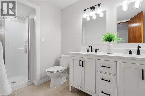 484 Hunterswood Court, Waterloo, ON - Indoor Photo Showing Bathroom