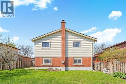 484 Hunterswood Court, Waterloo, ON - Outdoor