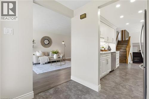 484 Hunterswood Court, Waterloo, ON - Indoor